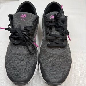 New Balance Women's Black and Pink Athletic Shoes